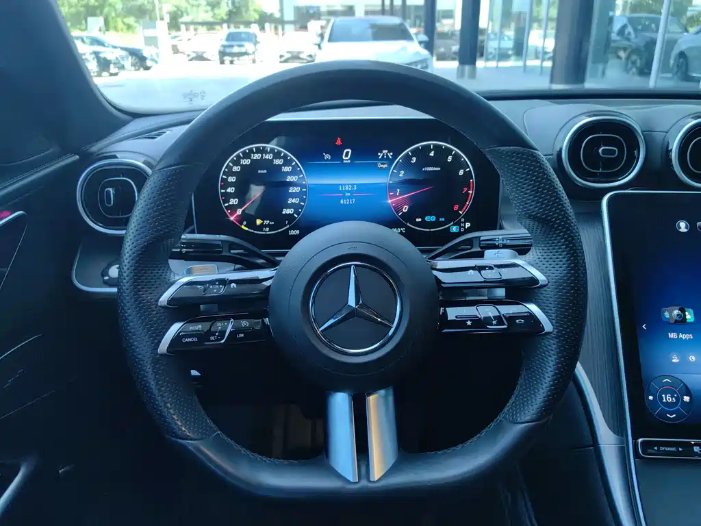 Mercedes-Benz C-Class 2023 — фото 7