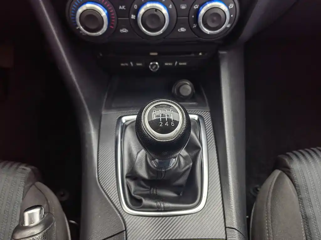 Mazda 3 Axela 2015 — фото 13