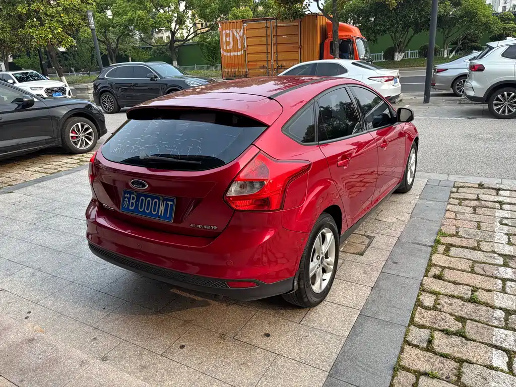 Ford Focus 2016 — фото 11