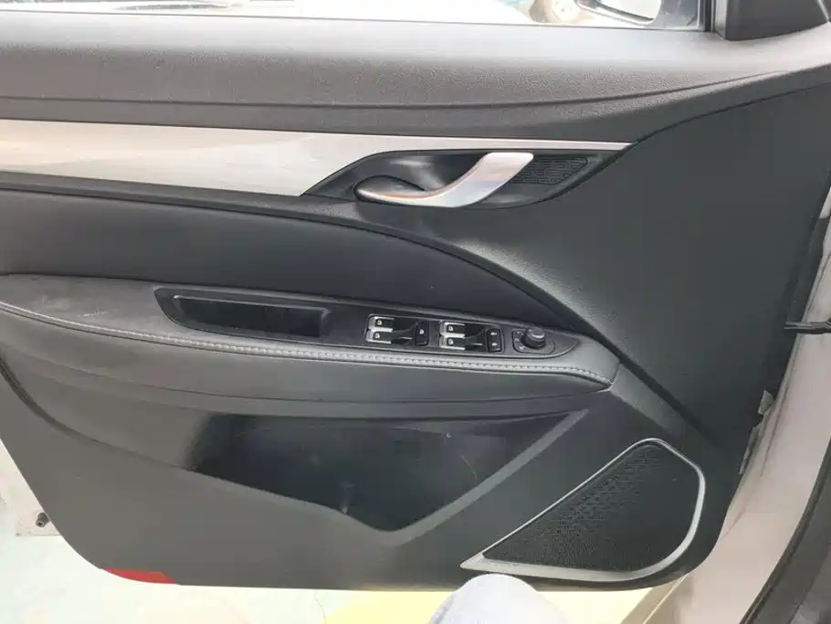 Geely Emgrand 2021