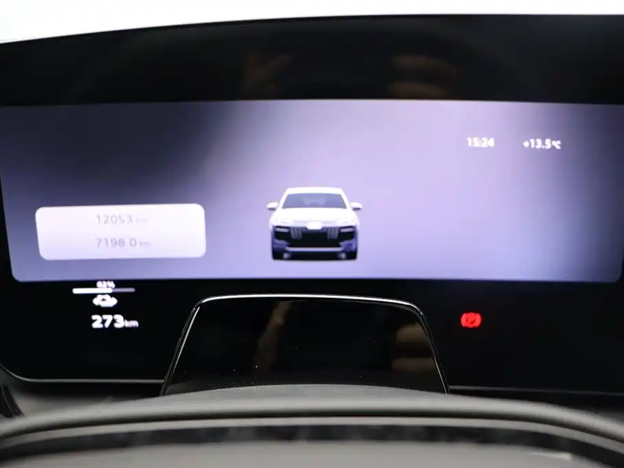 Audi Q6L e-tron 2025 — фото 13