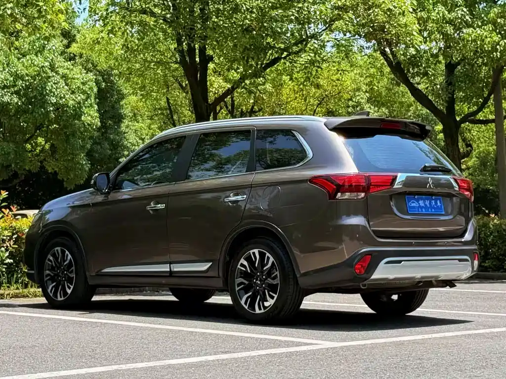 Mitsubishi Outlander 2019 — фото 7