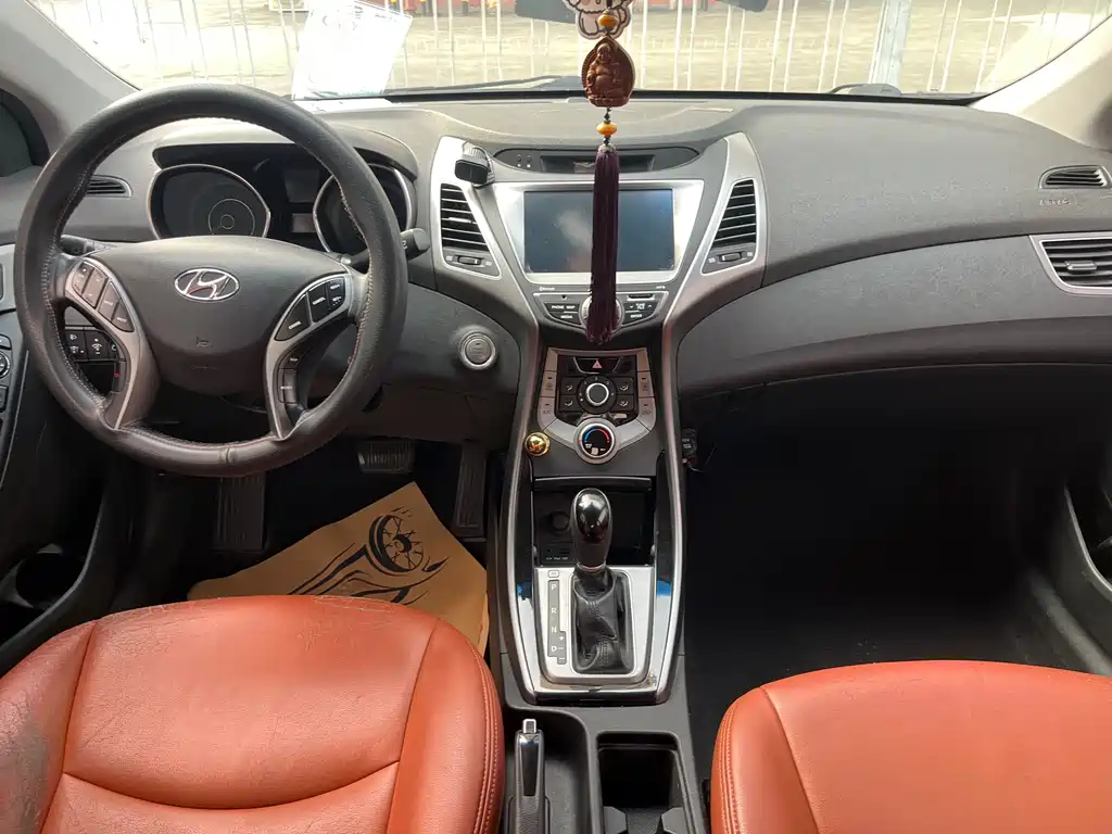 Hyundai Elantra Langdong 2016 — фото 12