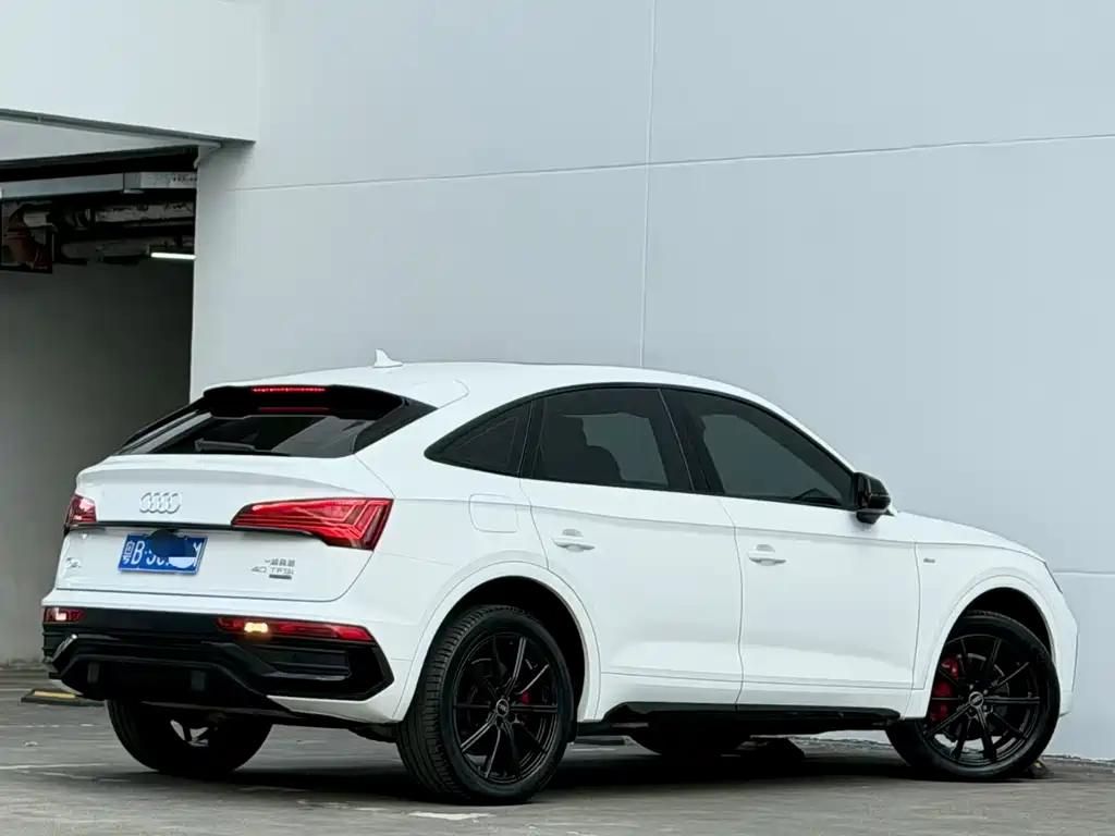 Audi Q5L Sportback 2022 — фото 9