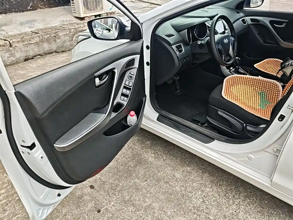 Hyundai Elantra Langdong 2016 — фото 16