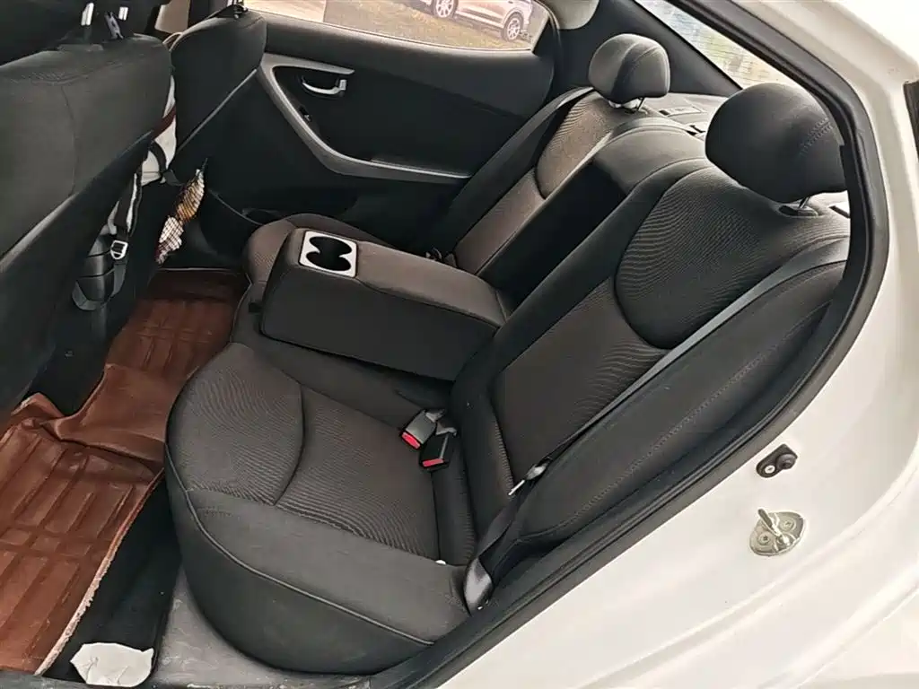 Hyundai Elantra Langdong 2016 — фото 17