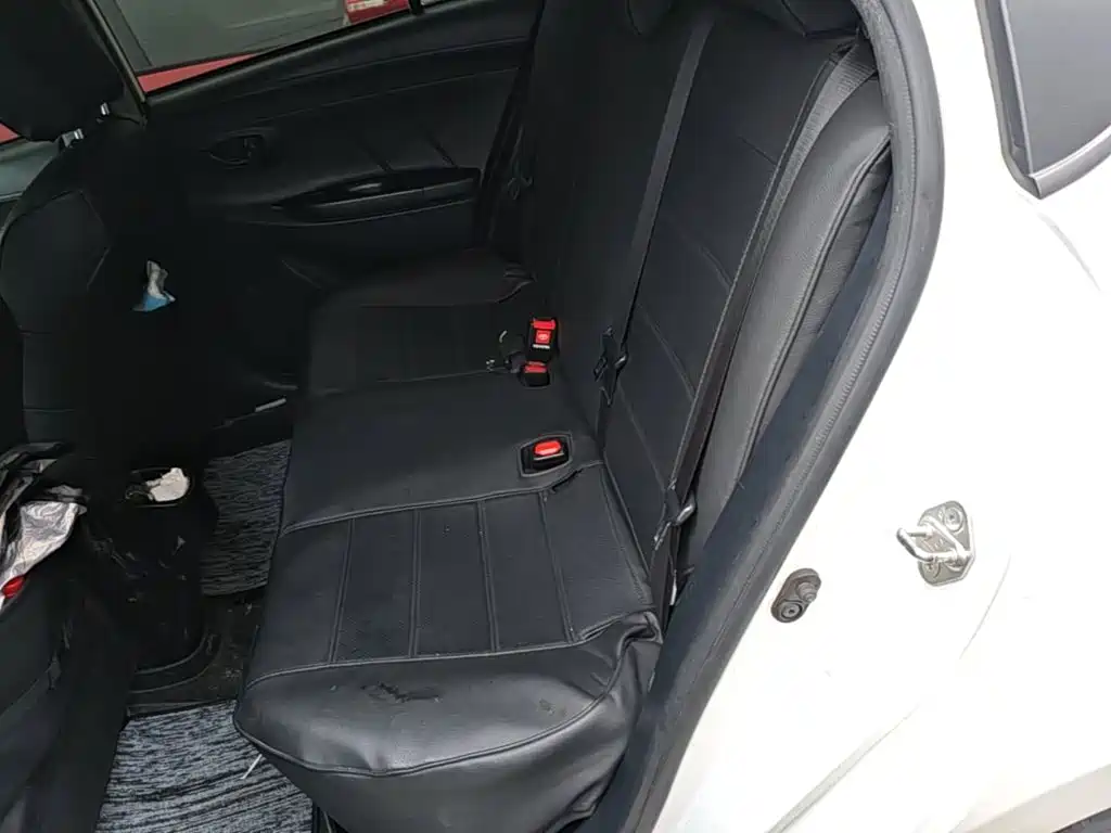 Toyota Yaris L 2018 — фото 17