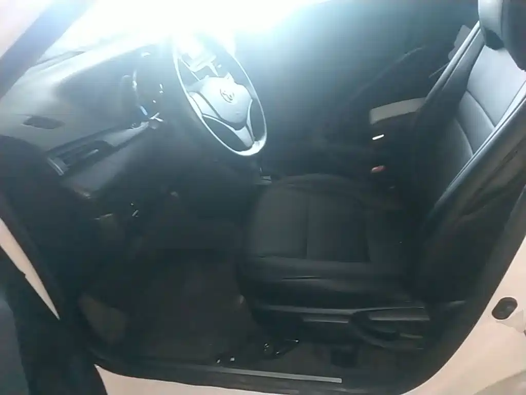 Toyota Yaris L 2020 — фото 15