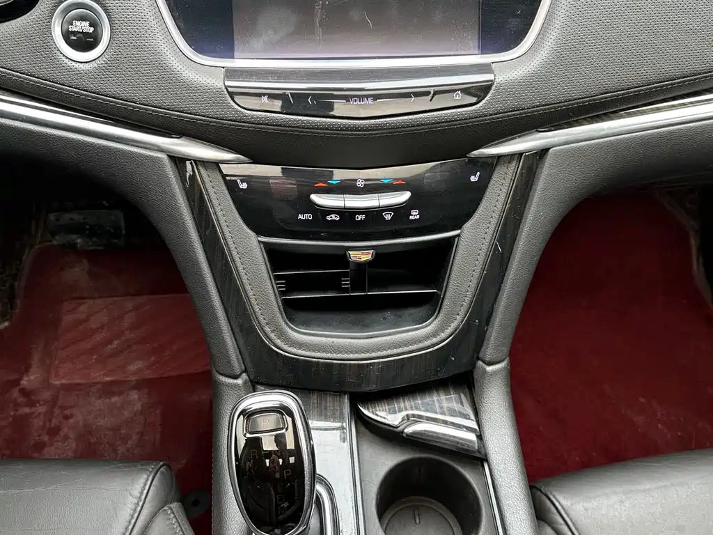 Cadillac XT5 2016 — фото 13
