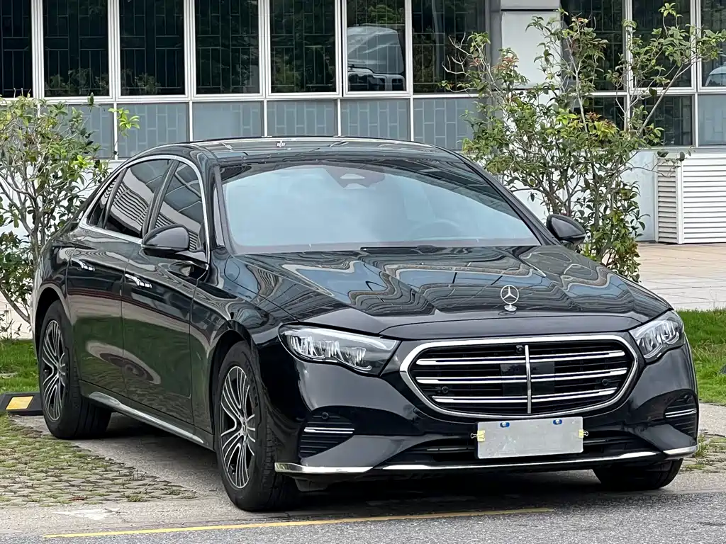 Mercedes-Benz E-Class 2025 — фото 3