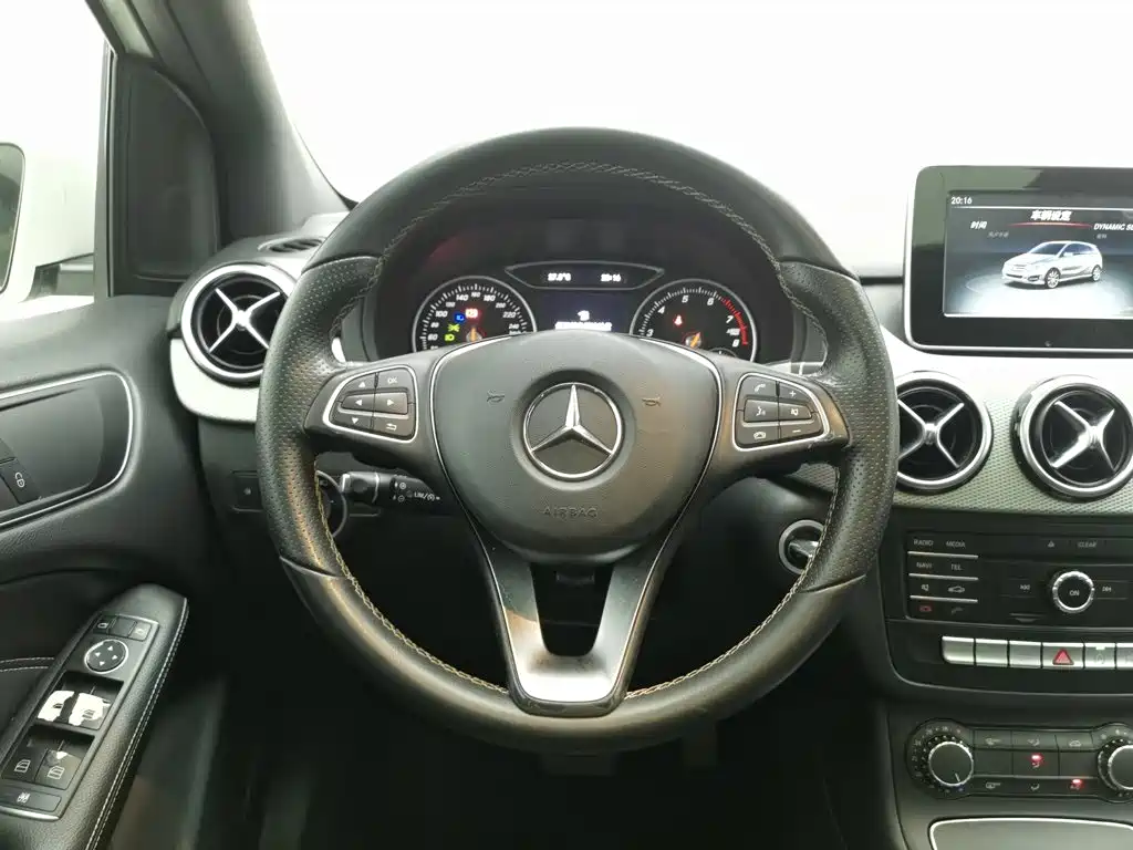 Mercedes-Benz B-Class 2016 — фото 11