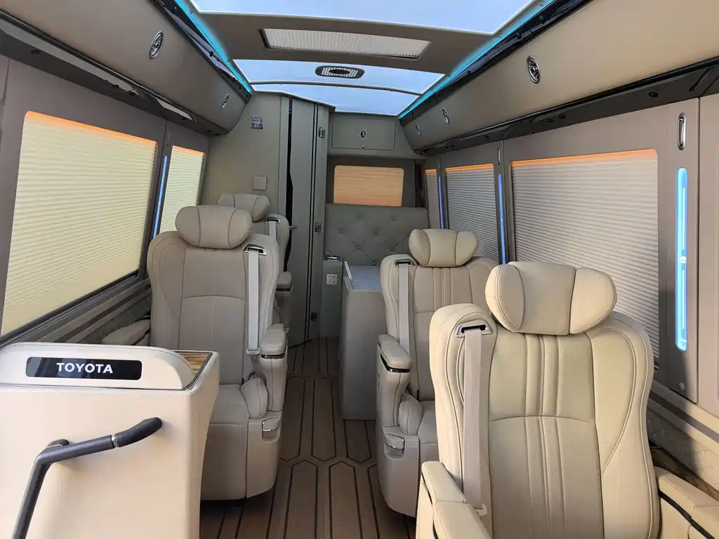 Toyota Coaster 2023 — фото 10