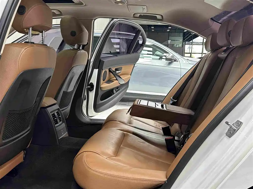 BMW 3 Series 2015 — фото 16