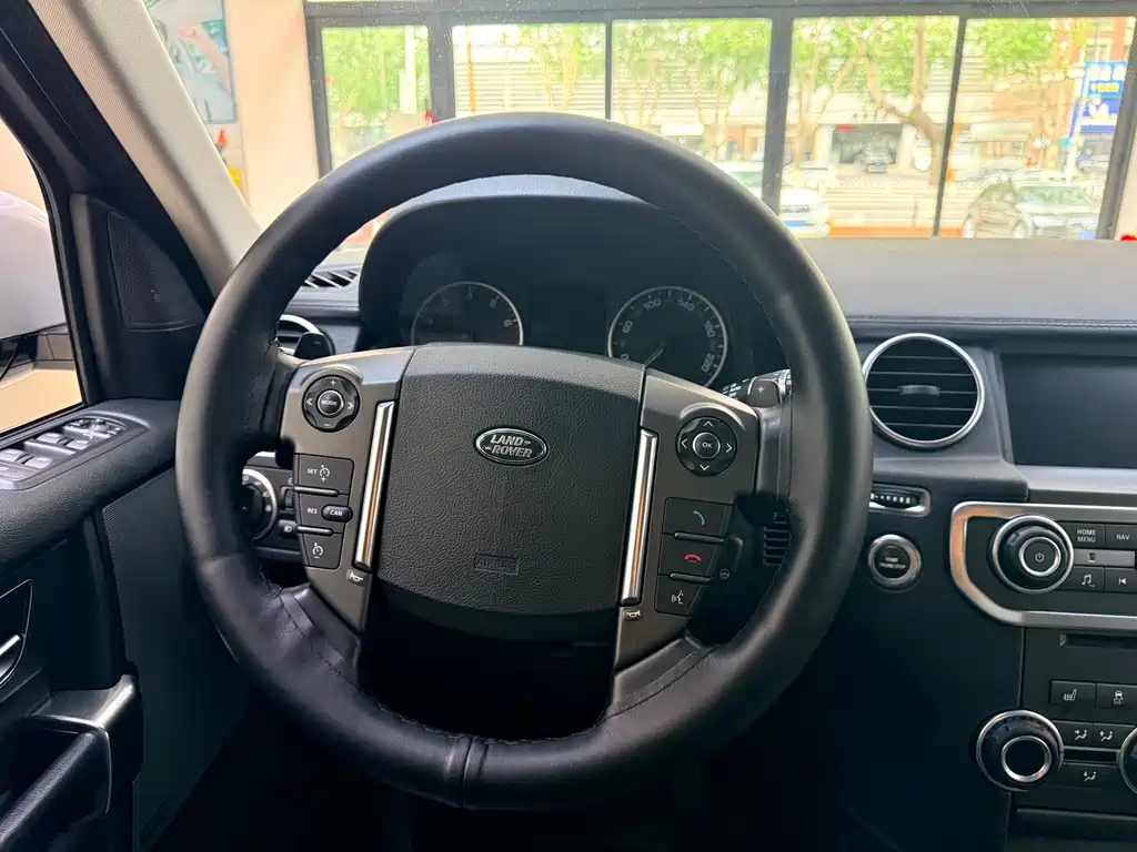 Land Rover Discovery 2016 — фото 14