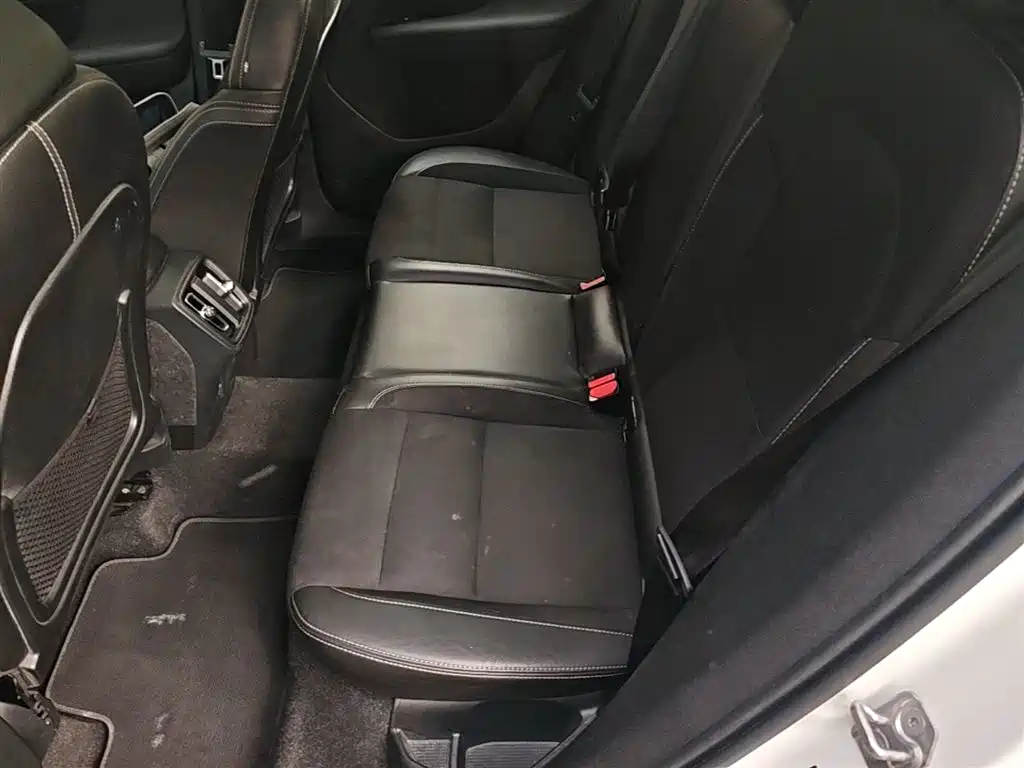 Volvo XC40 2020 — фото 17