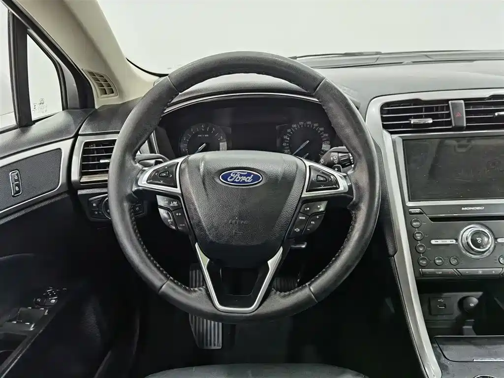 Ford Mondeo 2017 — фото 11