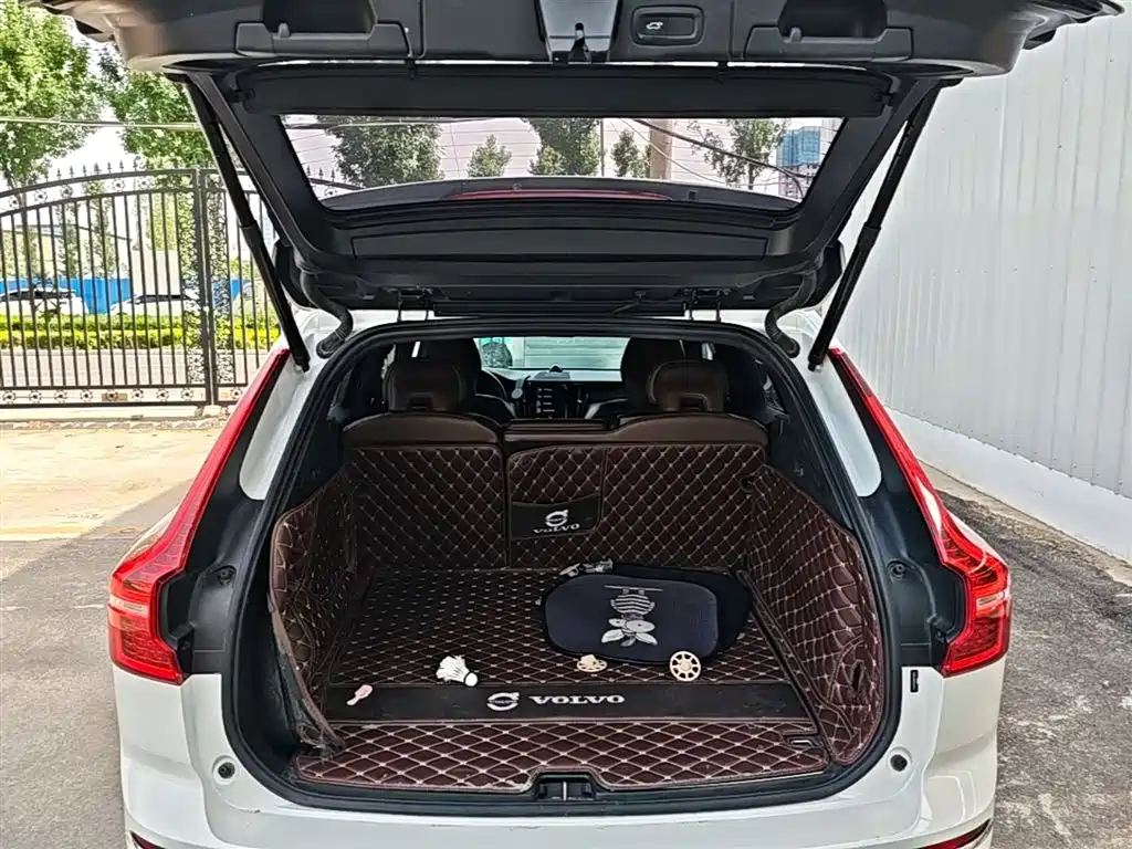 Volvo XC60 2021 — фото 19