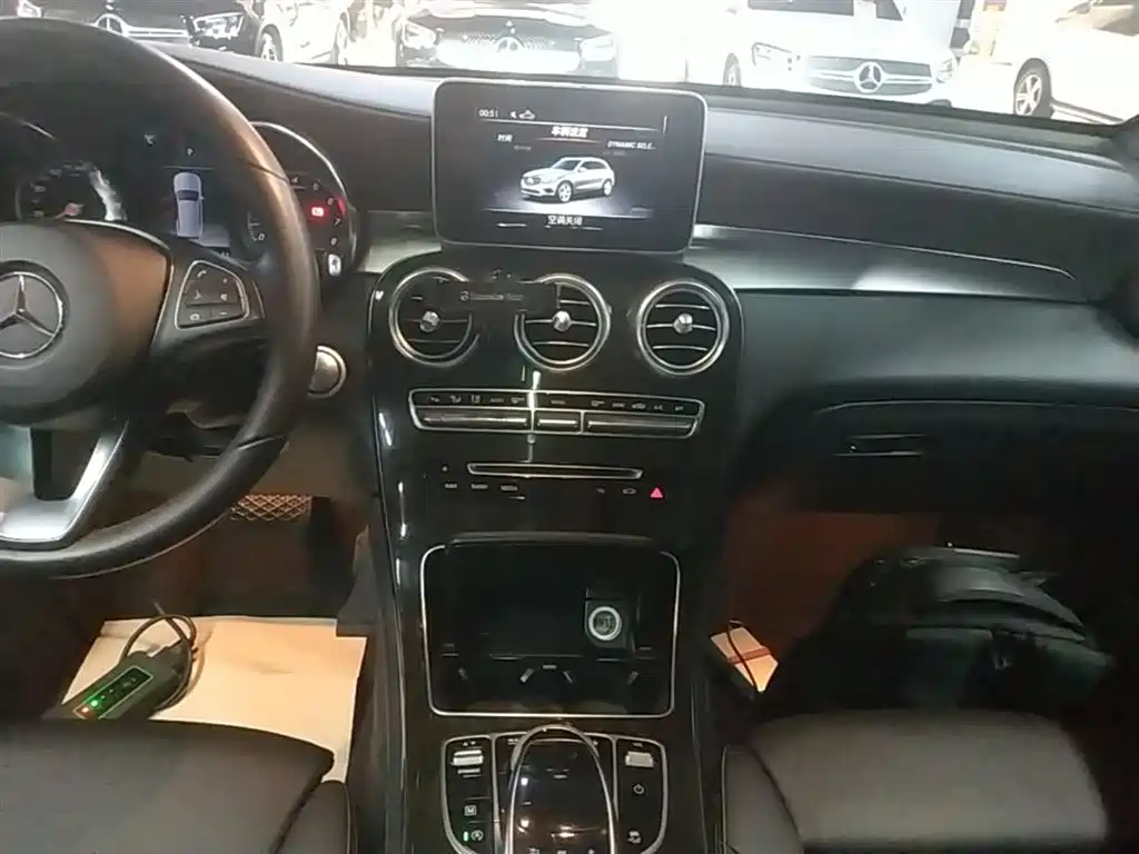 Mercedes-Benz GLC 2018 — фото 13
