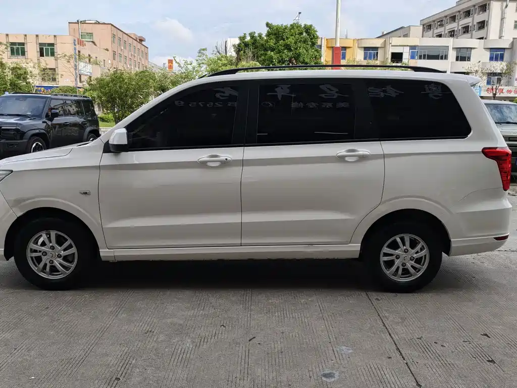 Wuling Hongguang 2020