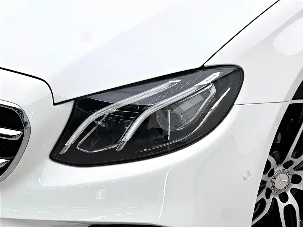 Mercedes-Benz E-Class 2017 — фото 15