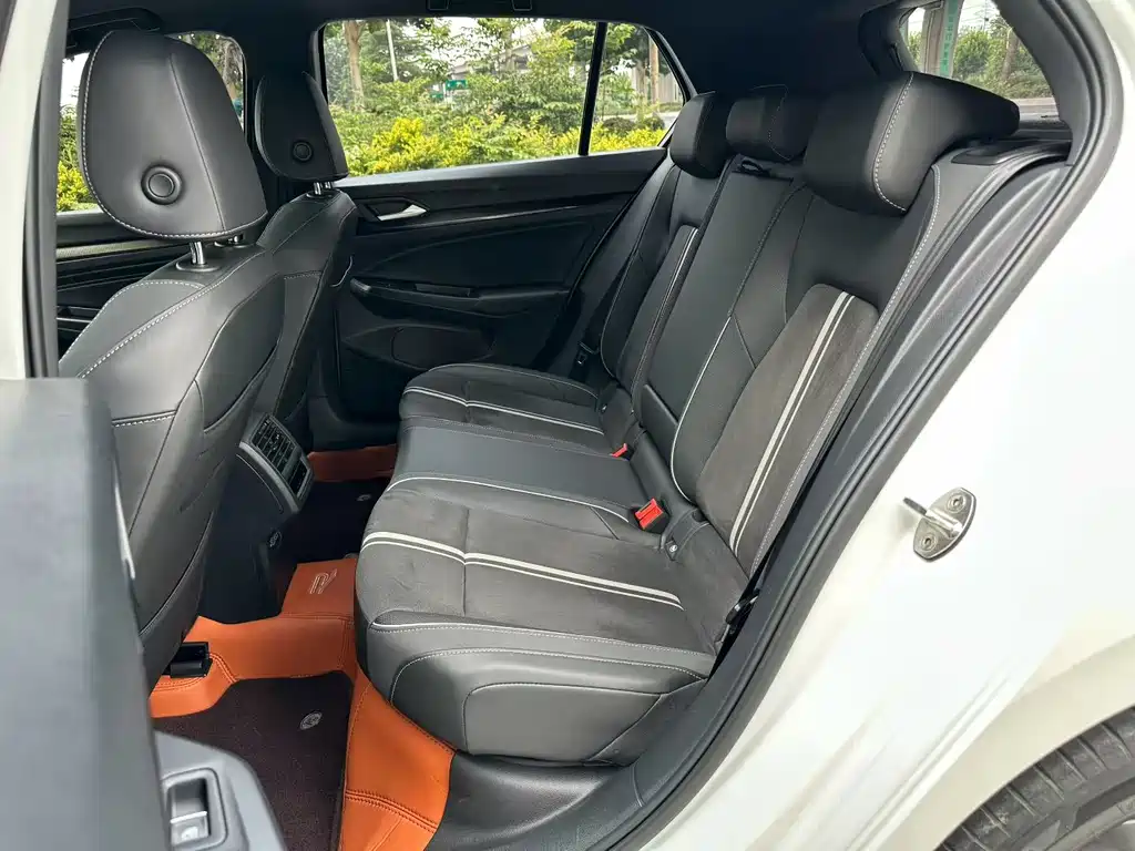 Volkswagen Golf 2021