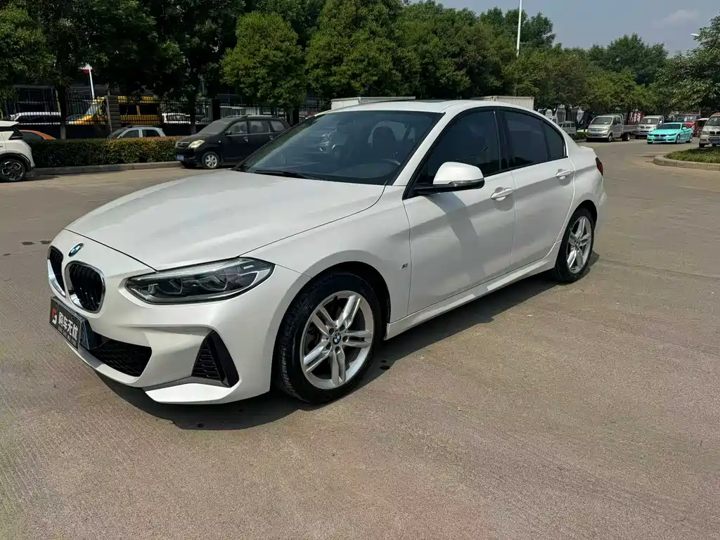 BMW 1 Series 2019 — фото 1