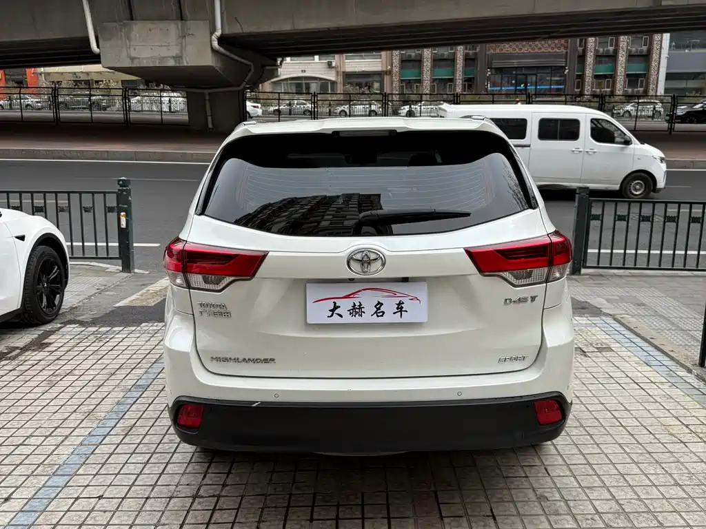 Toyota Highlander 2018 — фото 5