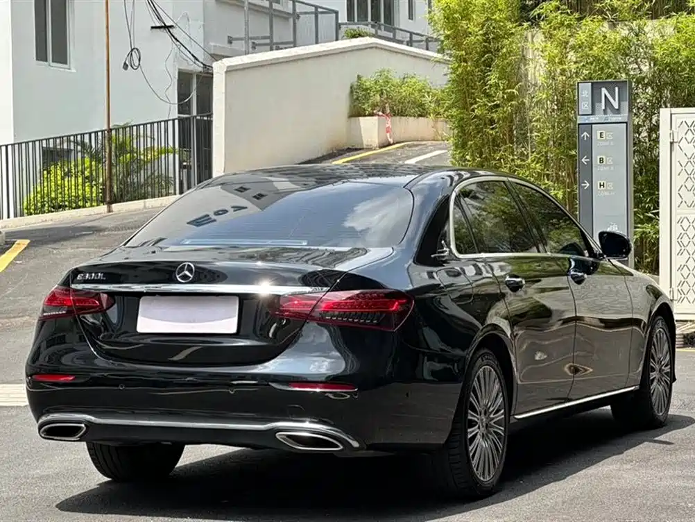 Mercedes-Benz E-Class 2022 — фото 6