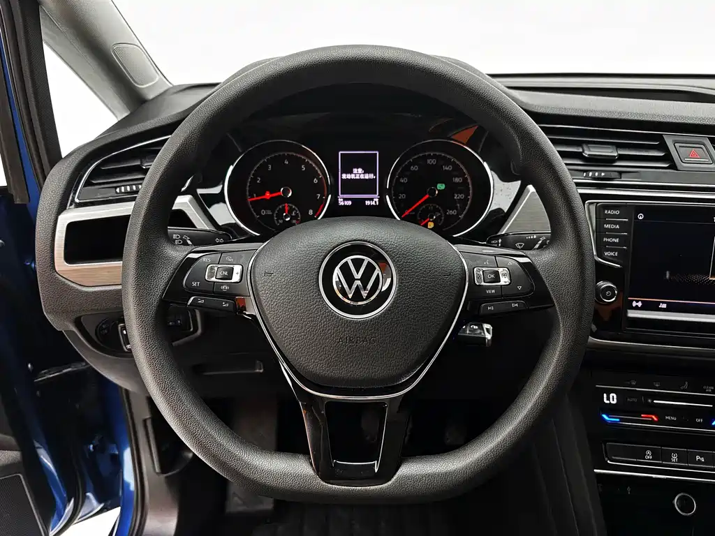 Volkswagen Touran 2022 — фото 10