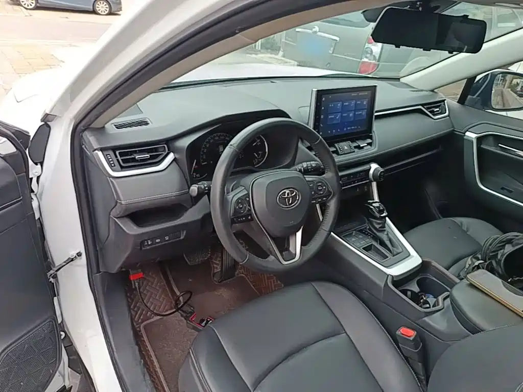 Toyota RAV4 2021 — фото 10