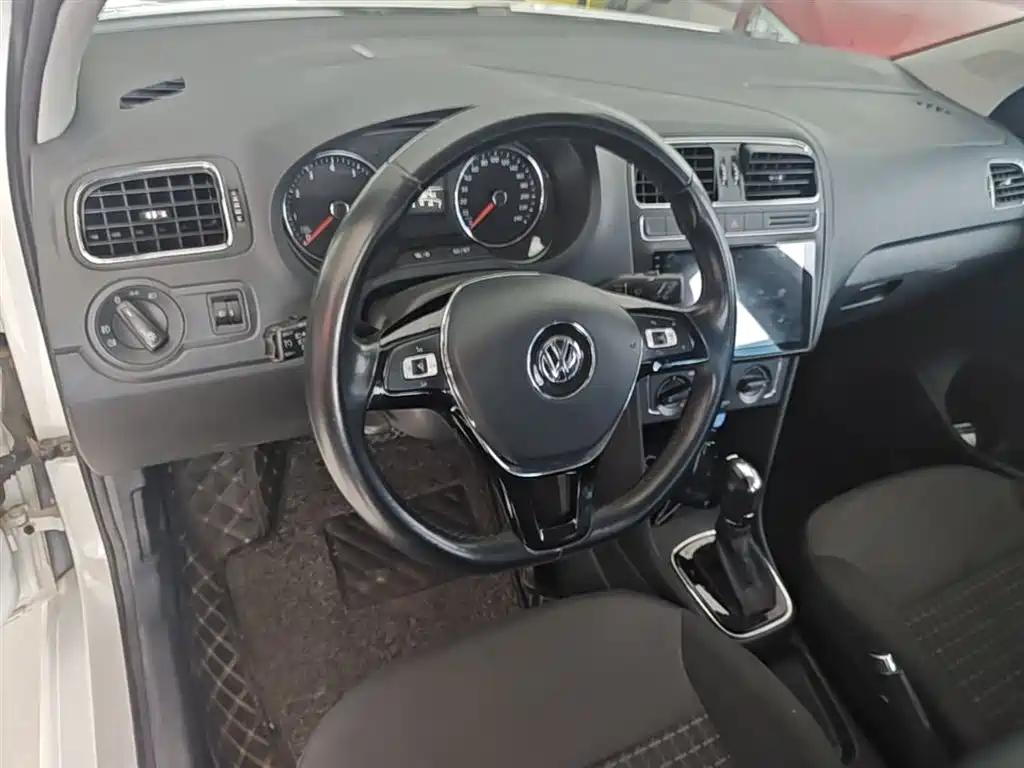 Volkswagen Polo 2017 — фото 11