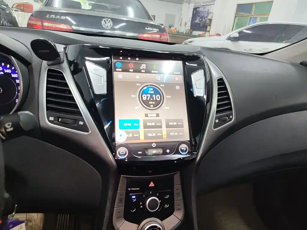 Hyundai Elantra Langdong 2017 — фото 13
