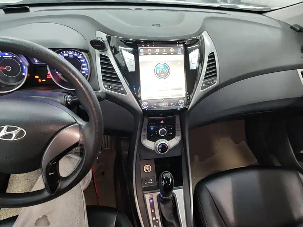 Hyundai Elantra Langdong 2017 — фото 10
