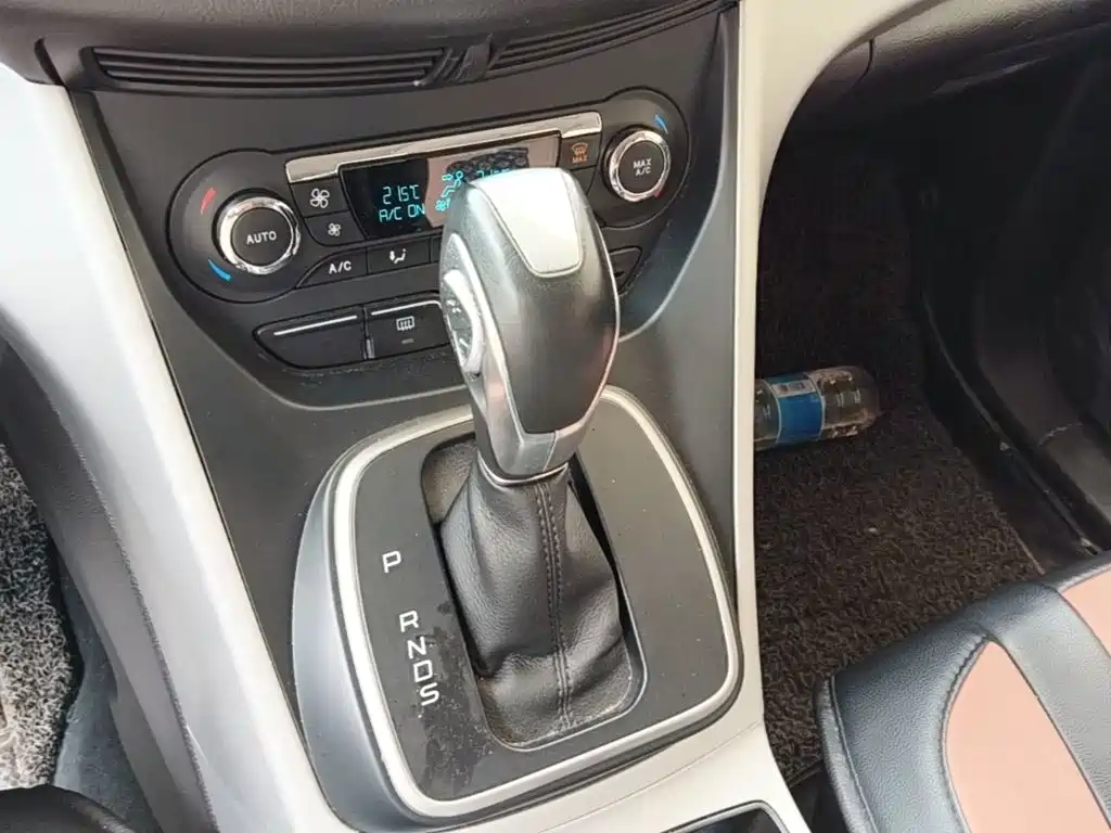 Ford Kuga 2014 — фото 14