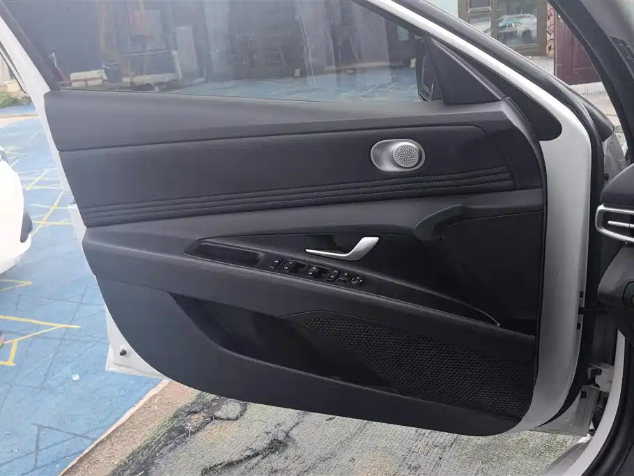 Hyundai Elantra 2023