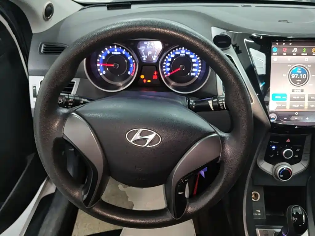Hyundai Elantra Langdong 2017 — фото 11