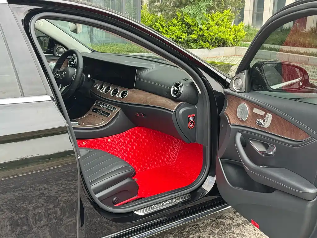 Mercedes-Benz E-Class 2019 — фото 19