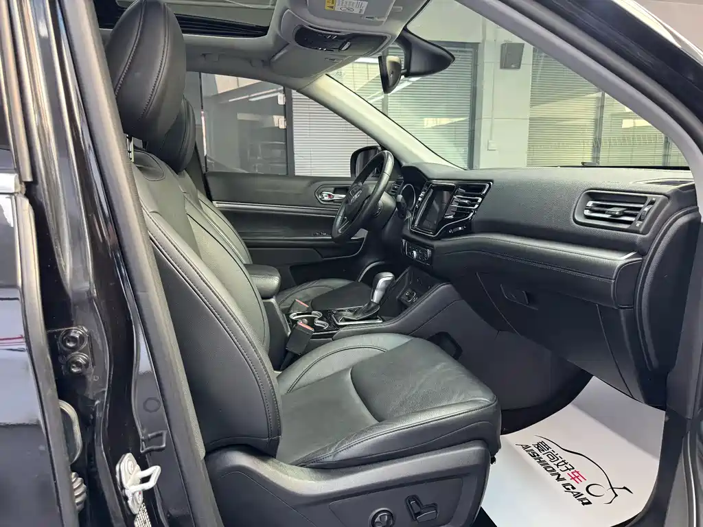 Jeep Commander 2019 — фото 11
