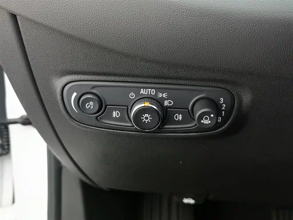 Chevrolet Equinox 2018 — фото 21