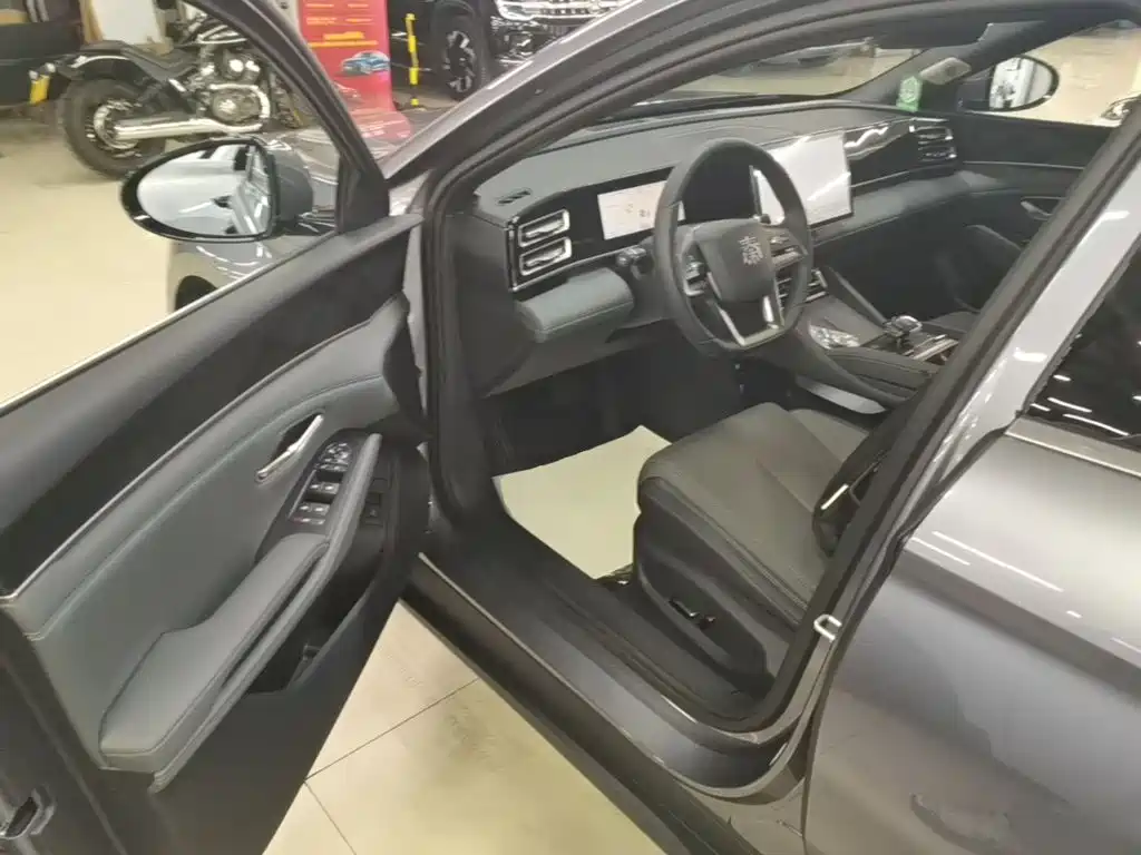 BYD Qin L 2025 — фото 16