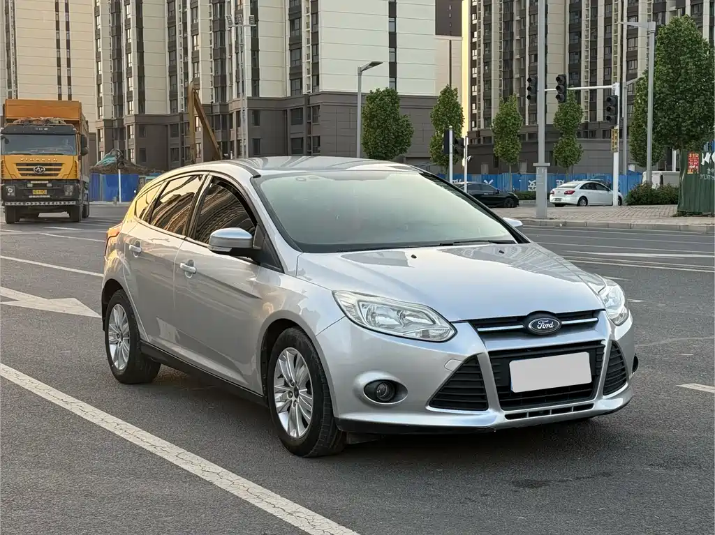 Ford Focus 2013 — фото 3