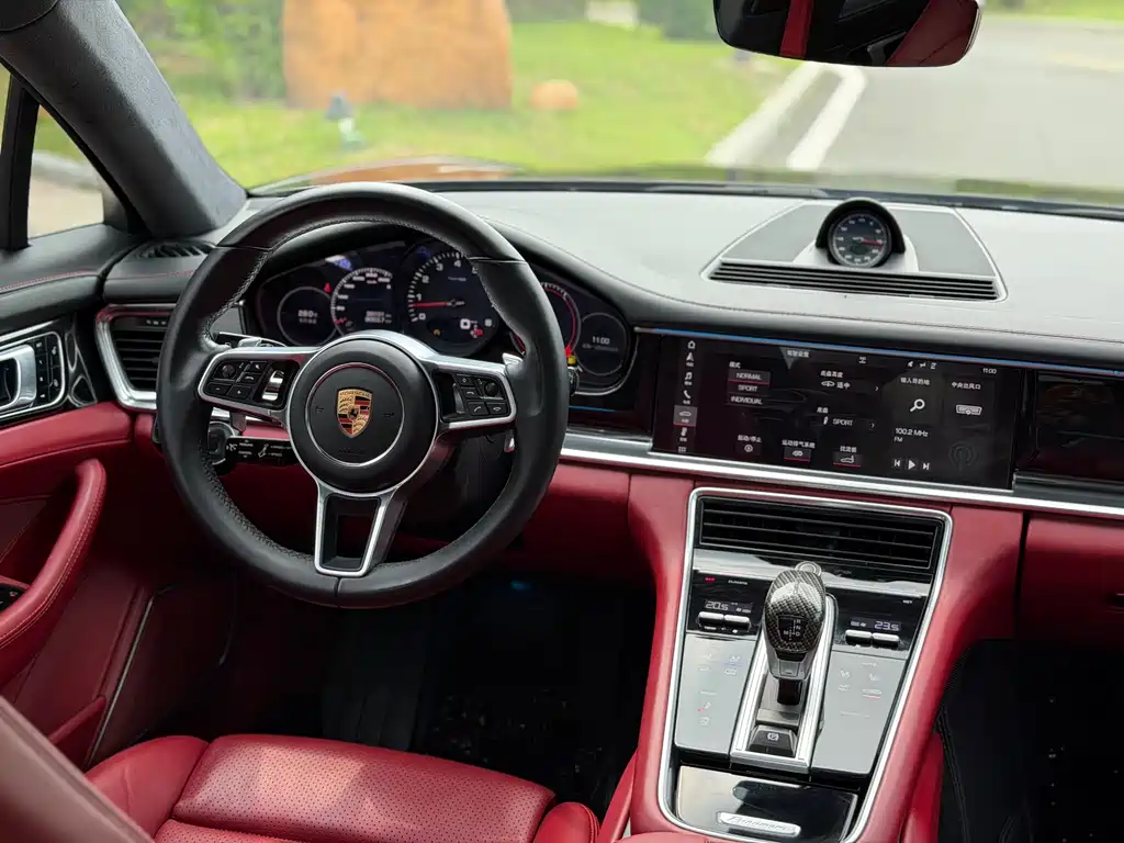 Porsche Panamera 2018 — фото 19