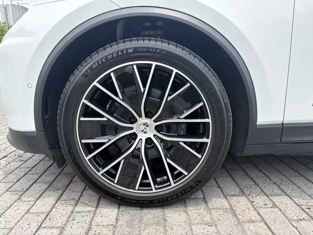 Porsche Macan EV 2025 — фото 4