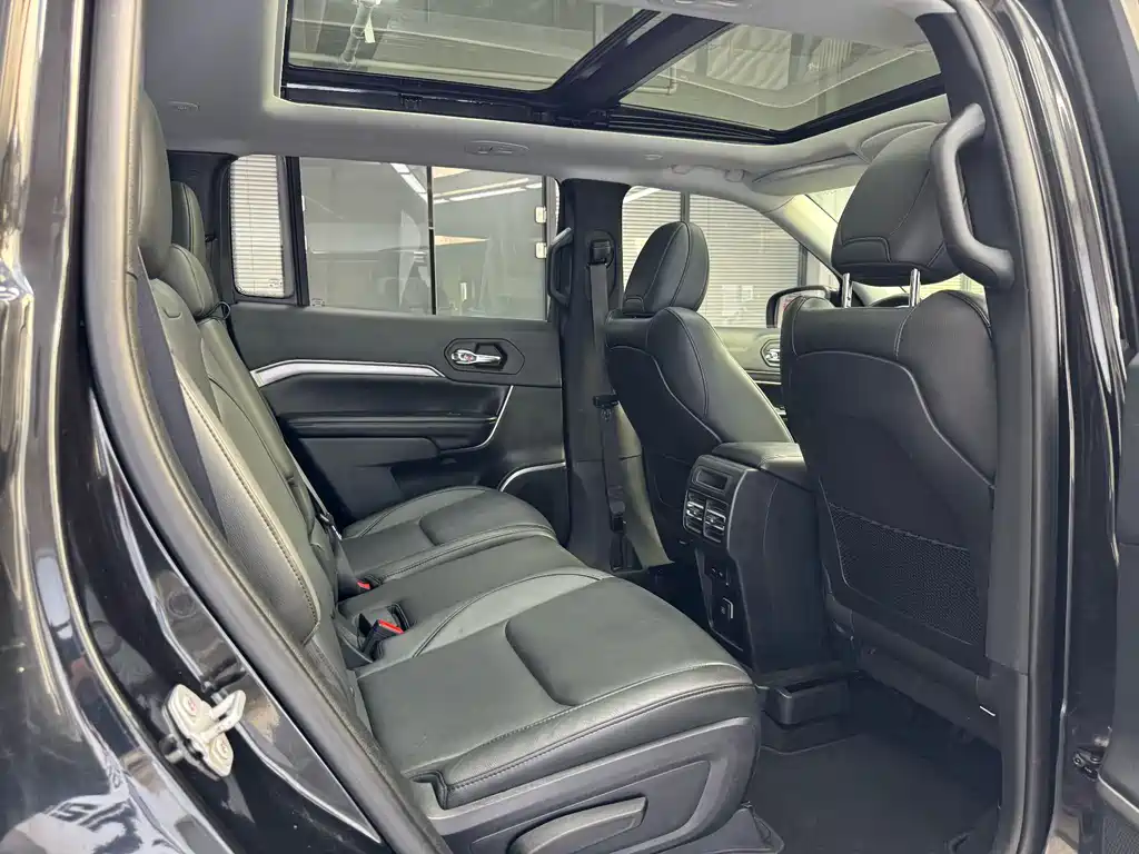 Jeep Commander 2019 — фото 13