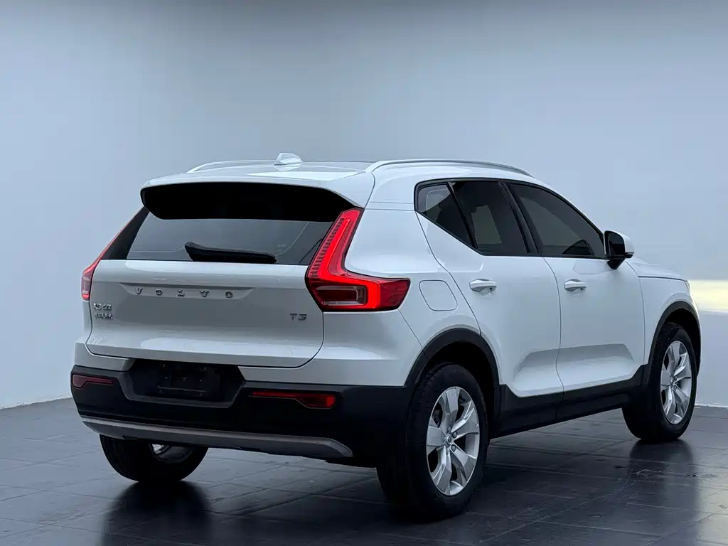 Volvo XC40 2021 — фото 5