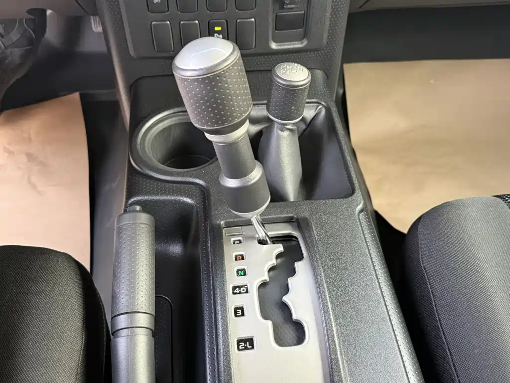 Toyota FJ Cruiser 2020 — фото 18