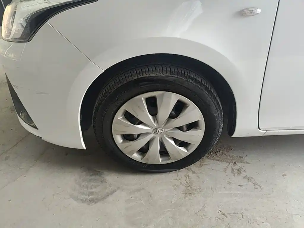 Toyota Yaris L 2017 — фото 23