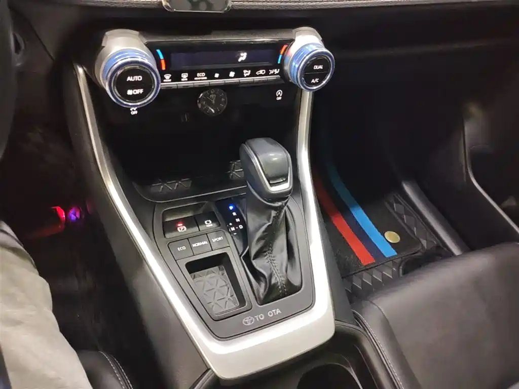 Toyota Wildlander 2023 — фото 10