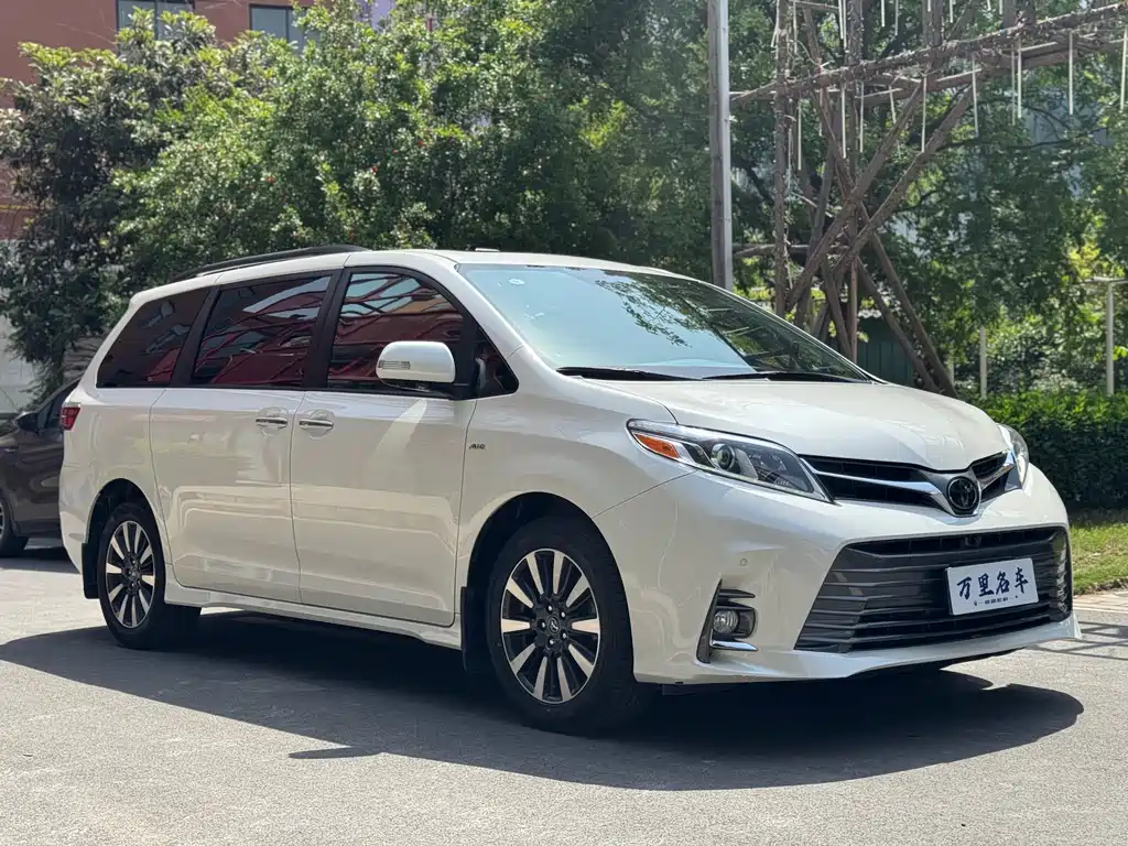 Toyota Sienna 2019 — фото 3