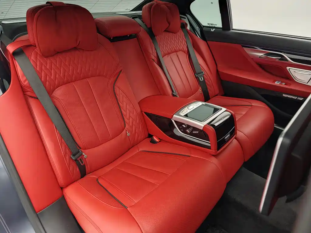 BMW 7 Series 2018 — фото 15